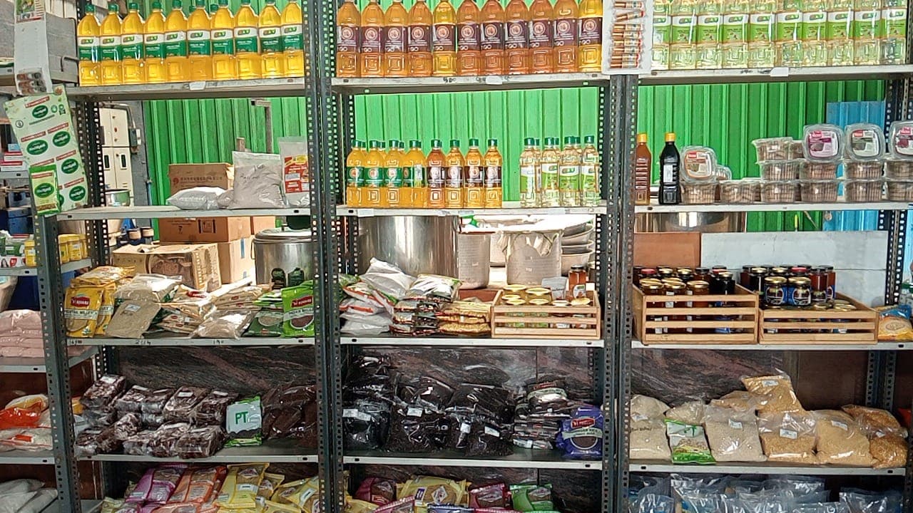 AV Agro Foods shop shelves with oils and staples